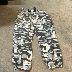 Camp joggers with built in belt